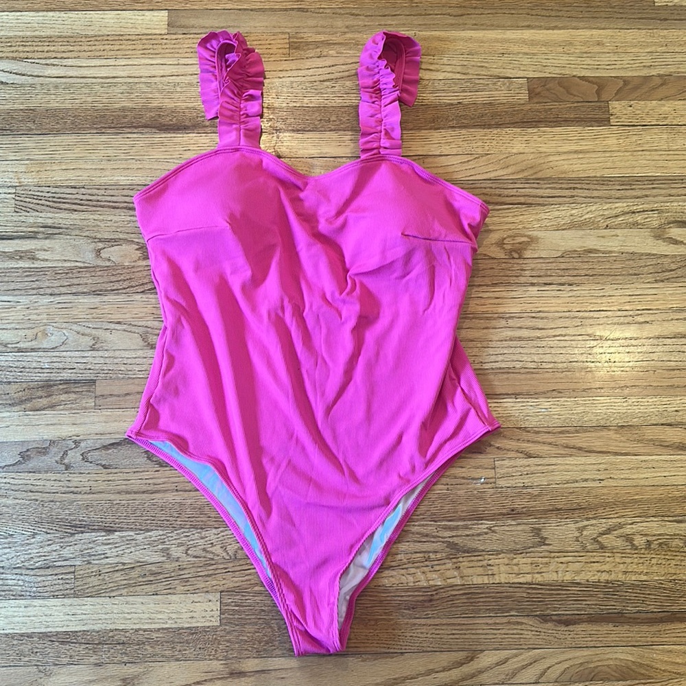 Adorable hot pink ribbed swimsuit Size 20/22